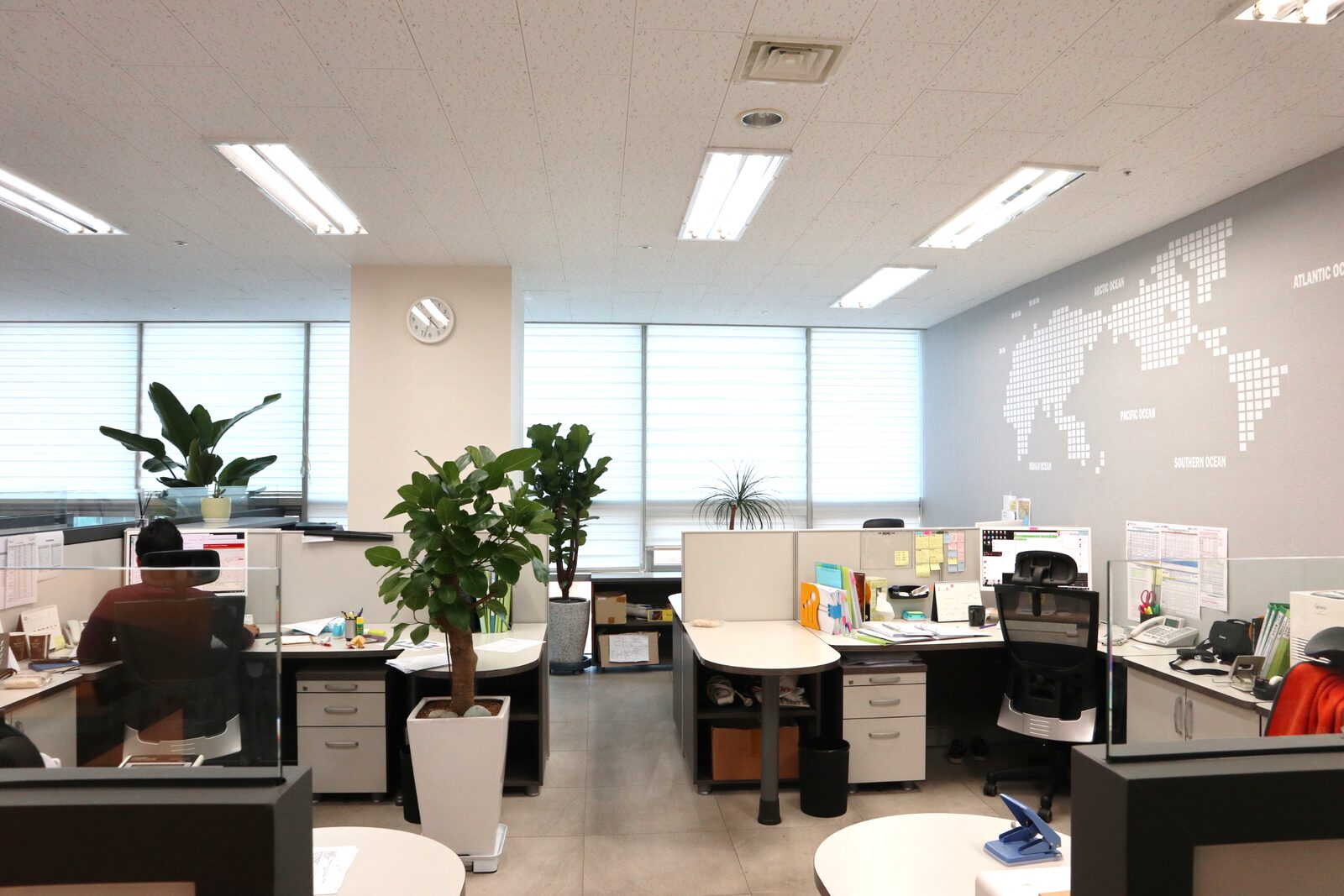 Raon head office in Seoul — customer service and sales floor